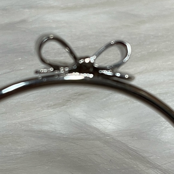 KATE ♠️ SPADE SILVER BOW PUSH BUTTON BANGLE NWOT - Picture 3 of 11